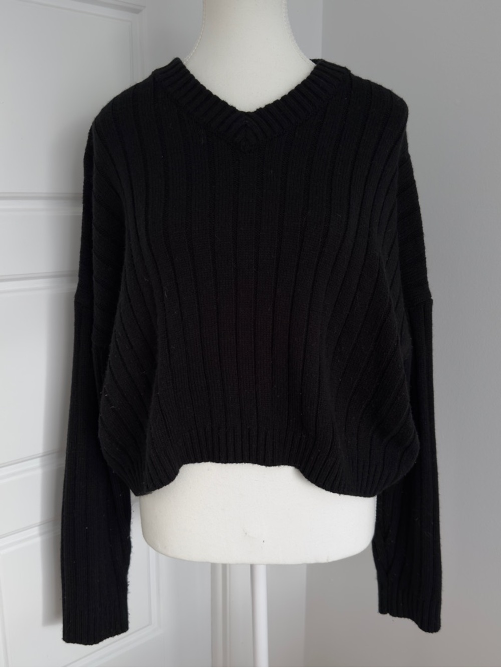 Simons Black Ribbed V-Neck Women's Sweater